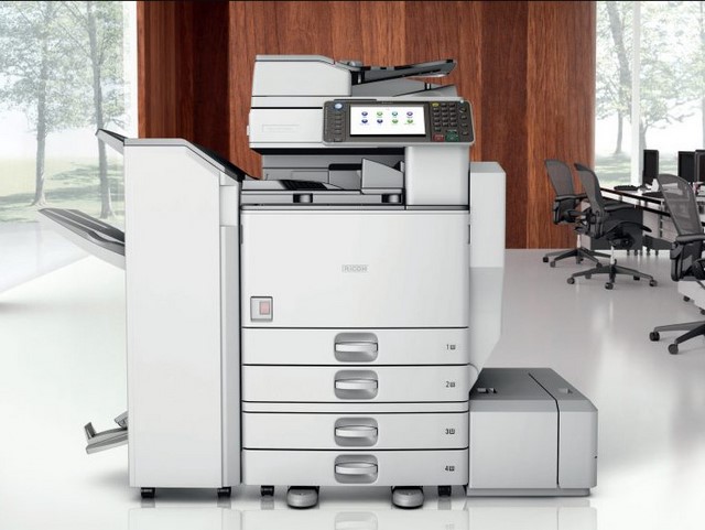 Ảnh 1: Máy photocopy Ricoh MP 5002 dễ dàng in số lượng lớn văn bản cùng mức